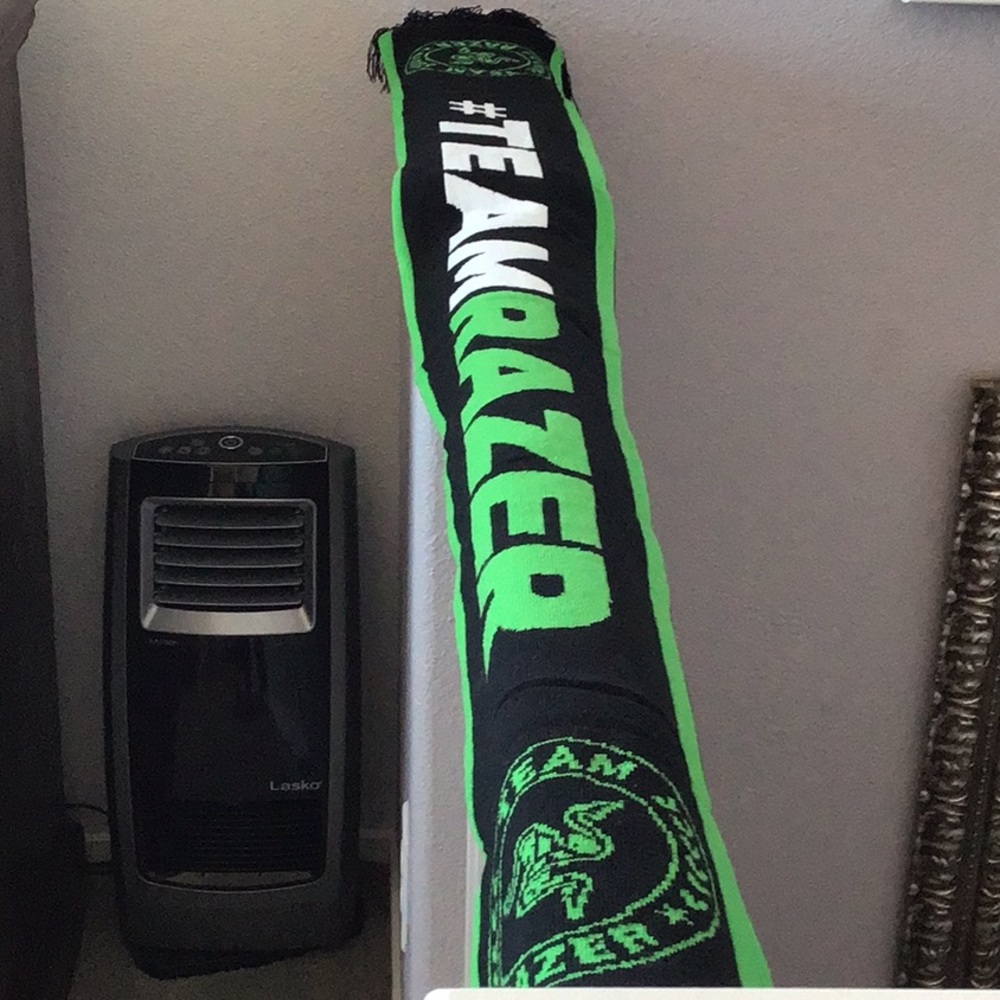 Esports Team Razor scarf. MAKE AN OFFER